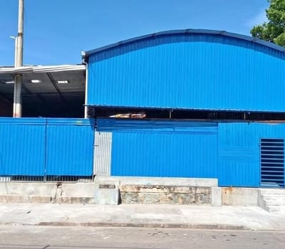 En Alquiler Galpon Y Casa Indpendiente Suroeste Av. Escuadron Velasco 