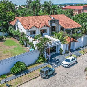 Casa Amplia En Venta De 5 Suites Zona Doble Vía Laguardia 
