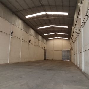 Alquilo Galpones Con Oficinas Y Puente Grua, Parque Industrial 