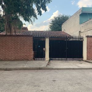 Amplia Casa En Venta