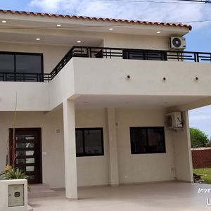 Amplia Casa En Venta, En Condominio 