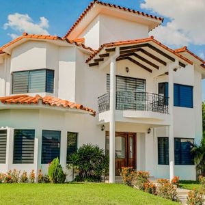 Casa En Alquiler Colinas Del Urubo 1