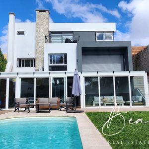 Moderna Casa En Venta Con Ubicación Privilegiada En Punta Gorda