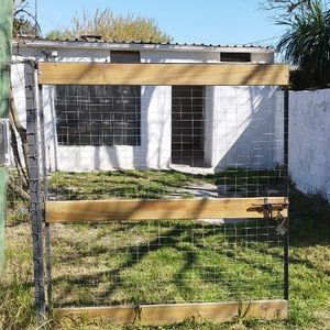 Pinares De Solymar N, Impecable. 2d, Jardin, Entrada Para Auto.