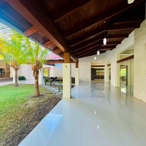 Casa De Lujo En Colinas Del Urubó