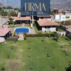 Casa En Venta Con Piscina En Huajchilla