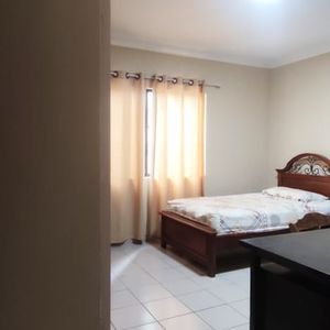 Departamento En Planta Baja Con Parqueo.