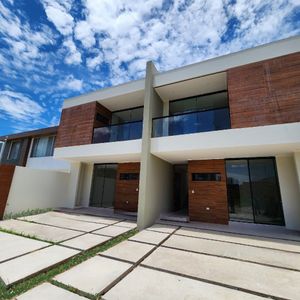 Casa A Estrenar En 7mo Anillo Zona Norte Con 5 Habitaciones + Piscina!!!!