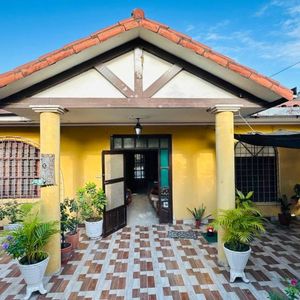 Casa En Venta En Zona Este A 1 Cuadra De La Av. Cumavi