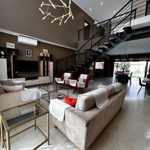 Casa De Lujo En Alquiler Av. Brasil Y 2do Anillo