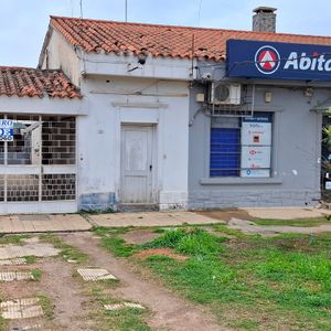 Venta Casa Con Local Alquilado Sobre Cno. Carrasco Pasando El Puente