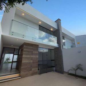 Casa En Pre Venta, Canal Isuto 4to Anillo (30% Inicial)