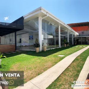 Salon De Eventos Con Equipamiento En Venta En Tarija!