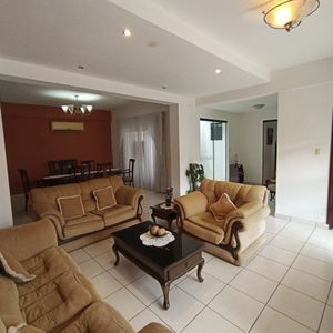 Dos Casas + Galpón