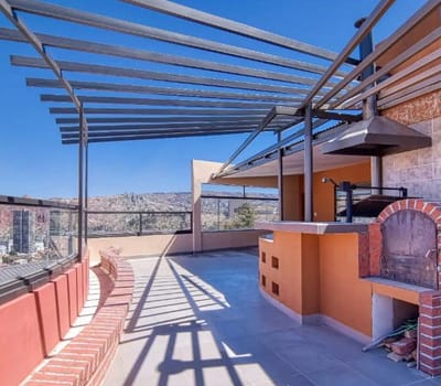 Casa Con 2 Departamentos Independientes, Gas Domiciliario Y Paneles Solares