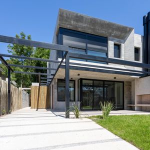 Venta En Barrio Parques. Estrena. 3 Dorms + Servicio. Con Renta