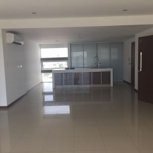 Lujoso Y Amplio Dpto. En Alquiler En Torres Suant