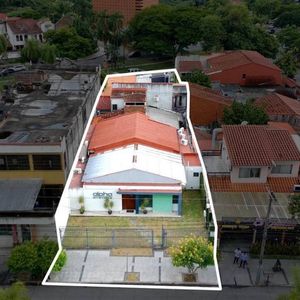 Casa Comercial En Venta, Sobre Avenida Irala