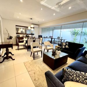 En Venta Hermosa Casa De 3 Dormitorios En Condominio – Av. Piraí 6to Anillo