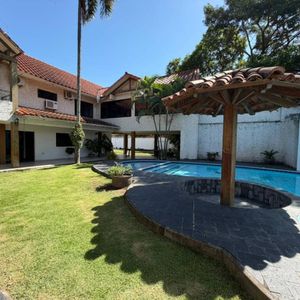Amplia Casa , Barrio California, Doble Via
