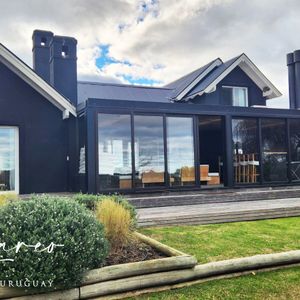 Casa De Diseño En Venta En Lomas De La Tahona.