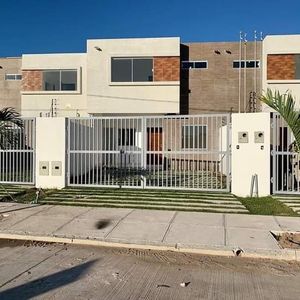 Casa En Venta  De 4 Dormitorios - Zona Norte