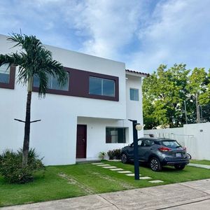 Amplia Casa En Venta En Condominio Exclusivo.