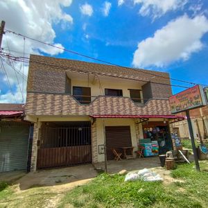 Casa Comercial Sobre Avenida En Venta