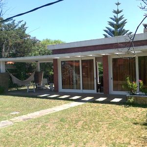 Alquilo Cómodo Y Bien Ubicado Chalet  En Pda 20 A  Cuadra Y Media De Playa Mansa