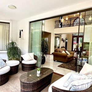 En Alquiler Hermosa Casa Amoblada Cond. La Floresta Del Urubo