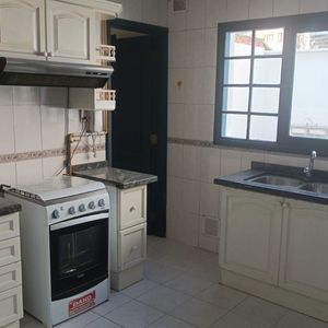 Casa En Alquiler En La Avenida Montenegro