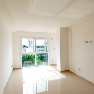 Impecable Departamento En Avenida Irala 