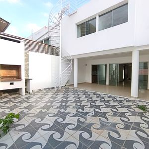 Casa En Venta – Zona Norte Av. Banzer 4to Anillo