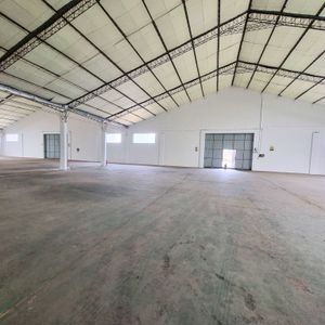 En Alquiler! Galpón Con Oficina Sobre Carretera