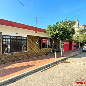 Casa Amplia En Venta + Tienda Comercial 