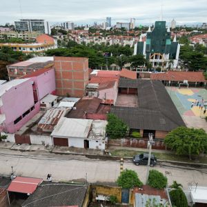 Terreno Con Construcción – Av. Banzer, 6to Anillo (ucebol)