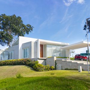 Hermosa Casa De Lujo En Venta Urubó Golf "Módulo 2a"