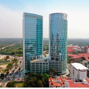 Oficias En Alquiler En Edif. Empresarial Manzana 40