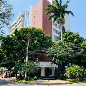 Hermoso Depto . Frente Al Col. Aleman / Macororo 7