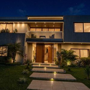 Casa En Venta De 6 Dormitorios En Condomino Arelis