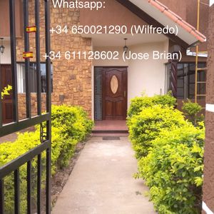 Chalet En Urbanización España 