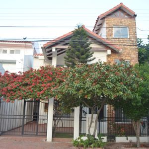 Casa De 2 Plantas, 5 Dorms En Canal Cotoca