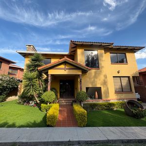 Hermosa Casa Residencial De 2 Pisos En Venta - Tiquipaya 