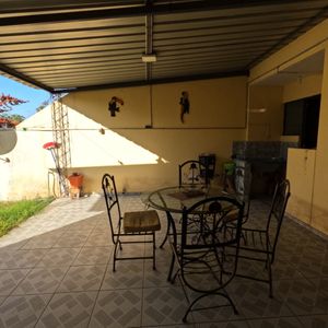 Hermosa Casa En Venta De 3 Dormitorios Por La G77