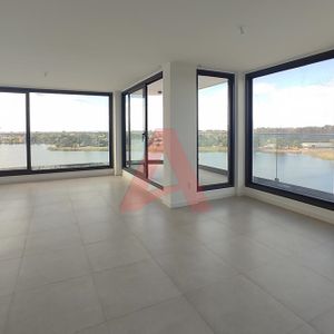 Carrasco Boating - Venta Apartamento Con Vista Al Lago - 2 Dormitorios Y 2 Garaje.