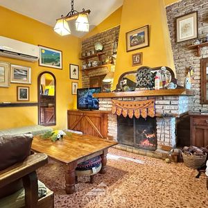Se Vende Casa De 4 Dormitorios En El Corazón De Solymar.