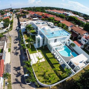 Casa De Lujo Av. Piraí Totalmente Amoblada Y Equipada 