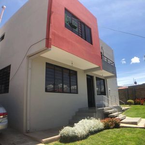 Amplio Chalet Minimalista Km7 Circunvalacion