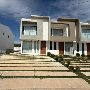  Casa En Venta – Condominio Bella Vista, Urubó  
