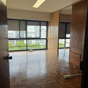 Frente A Plaza Del Entrevero. 1 Dormitorio A La Calle.